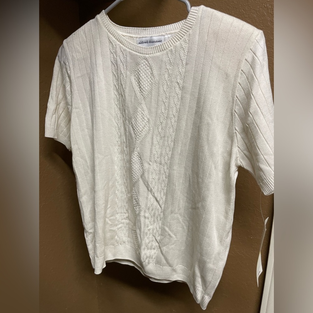 NWT White Alfred dunner short sleeve blouse.